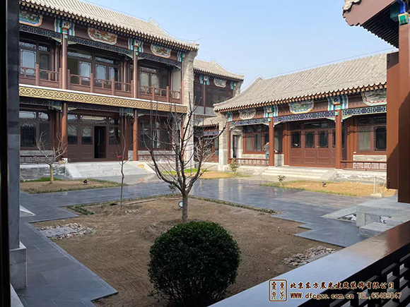 北京四合院特點(diǎn)：布局嚴(yán)謹(jǐn)，樣式典雅